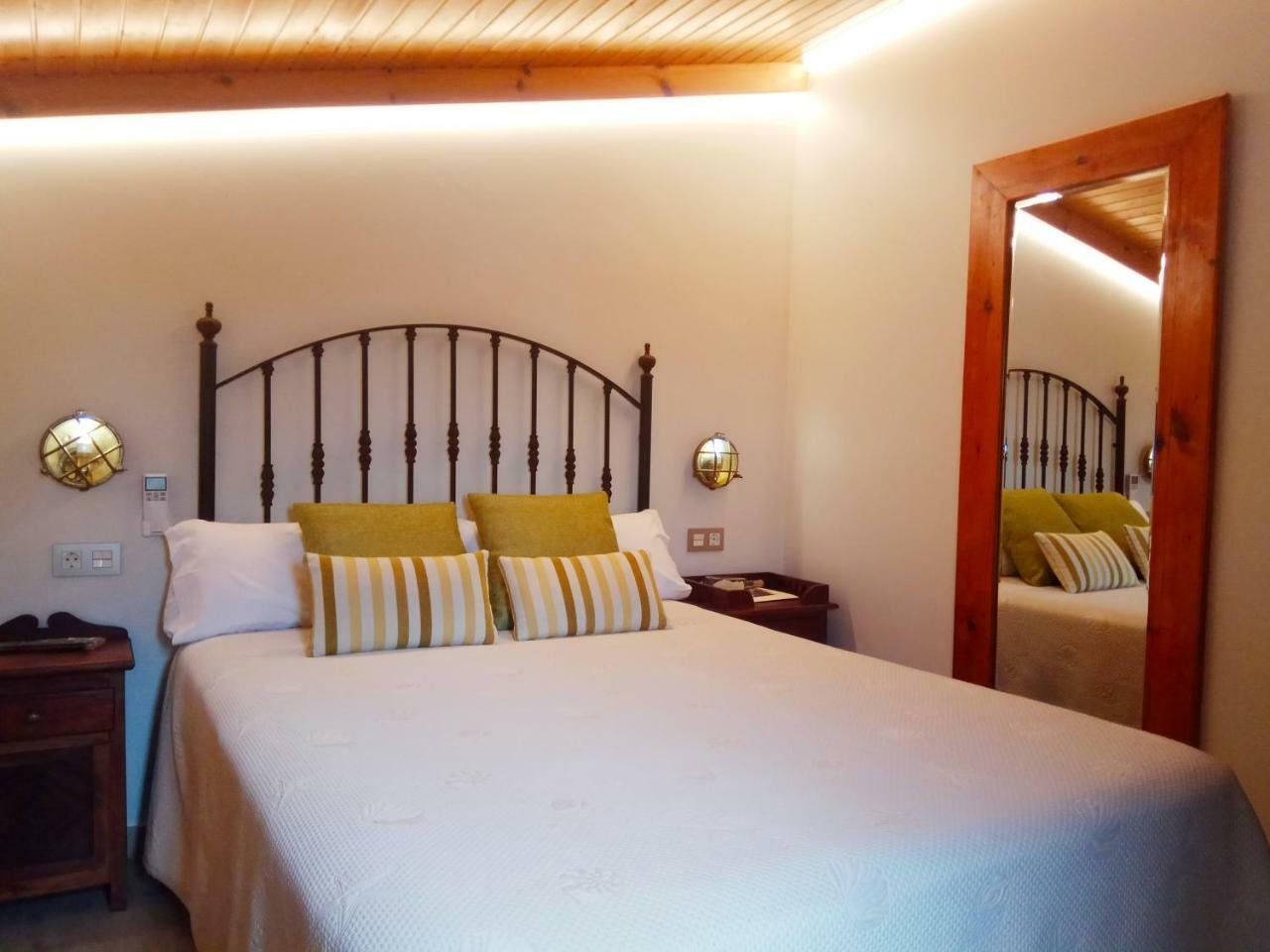 בית הארחה קמבדוס 	Casa Marineira Lourdes מראה חיצוני תמונה